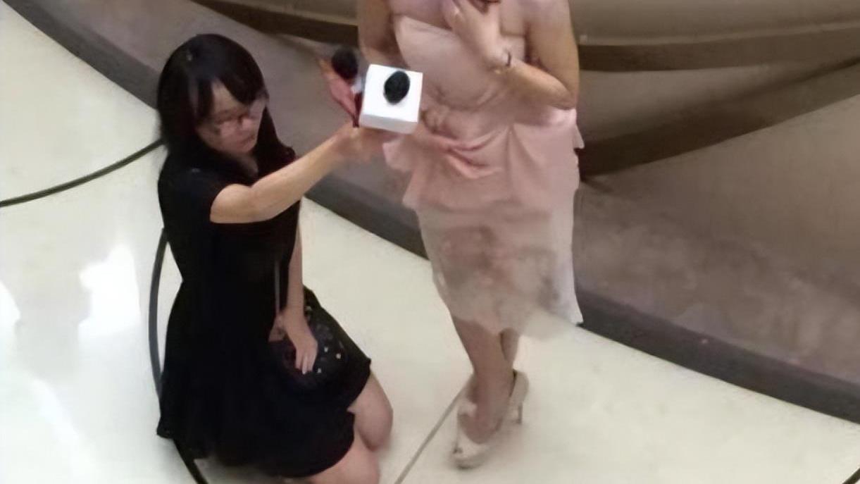 李若彤|刘德华私下有多是怎么样的，3点起来做早饭，自己扫地