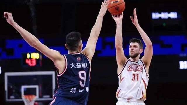 周鹏|出战45分，关键时刻无处不在，周鹏仅13中4，但却是MVP
