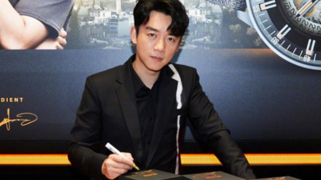 郑恺|郑恺900万股权被冻结，妻子才生二胎，《跑男》恐被连累