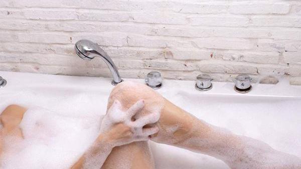 |无论男女，洗澡时，这个行为若还不改掉，体内湿气可能愈发严重