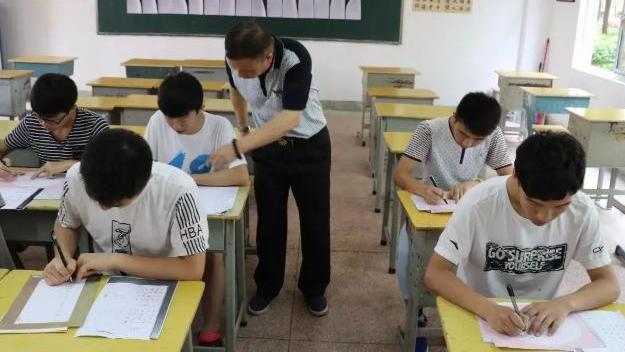 檀健次|檀健次字体火出圈，其教育经历曝光，难怪能把字写得如此飘逸