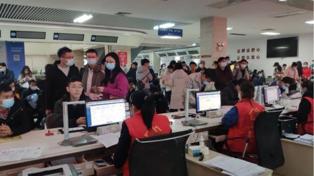 00后|多数00后同意996？00后工作一年仲裁4家公司，网友：谢谢你维权侠