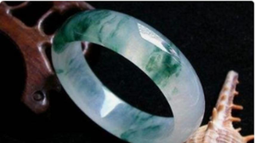 翡翠|翡翠飘花各不同，极品翡翠的飘花竟然长这样！