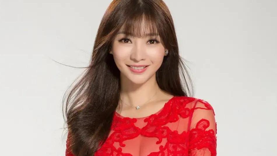 古力娜扎|柳岩已经40岁看起来状态极佳如少女般，她确实越来越年轻、漂亮