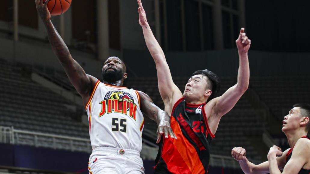吉林男篮|23中14狂轰34+11+11！CBA超级外援终于回来了，他配得上顶薪待遇