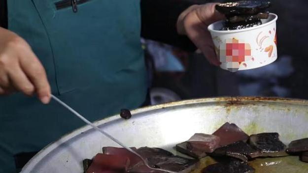 血肠|邯郸整条街都在卖的黑暗料理，外地人慕名而来，看半天下不了嘴