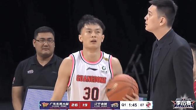 广东男篮|广东10人轮转打12-2领先8分，杜锋出奇兵，汤杰4分在场赢14分
