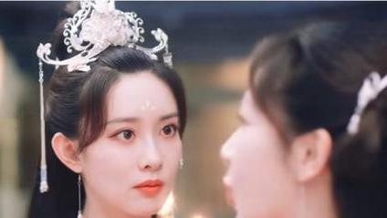 芷昔|书里芷昔从未受过委屈，剧里什么委屈都受！原著中她是事业批美人