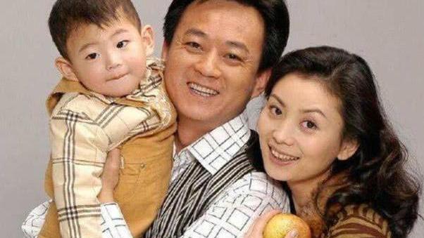 朱军|朱军背后的女人，成就了朱军，也成就了自己