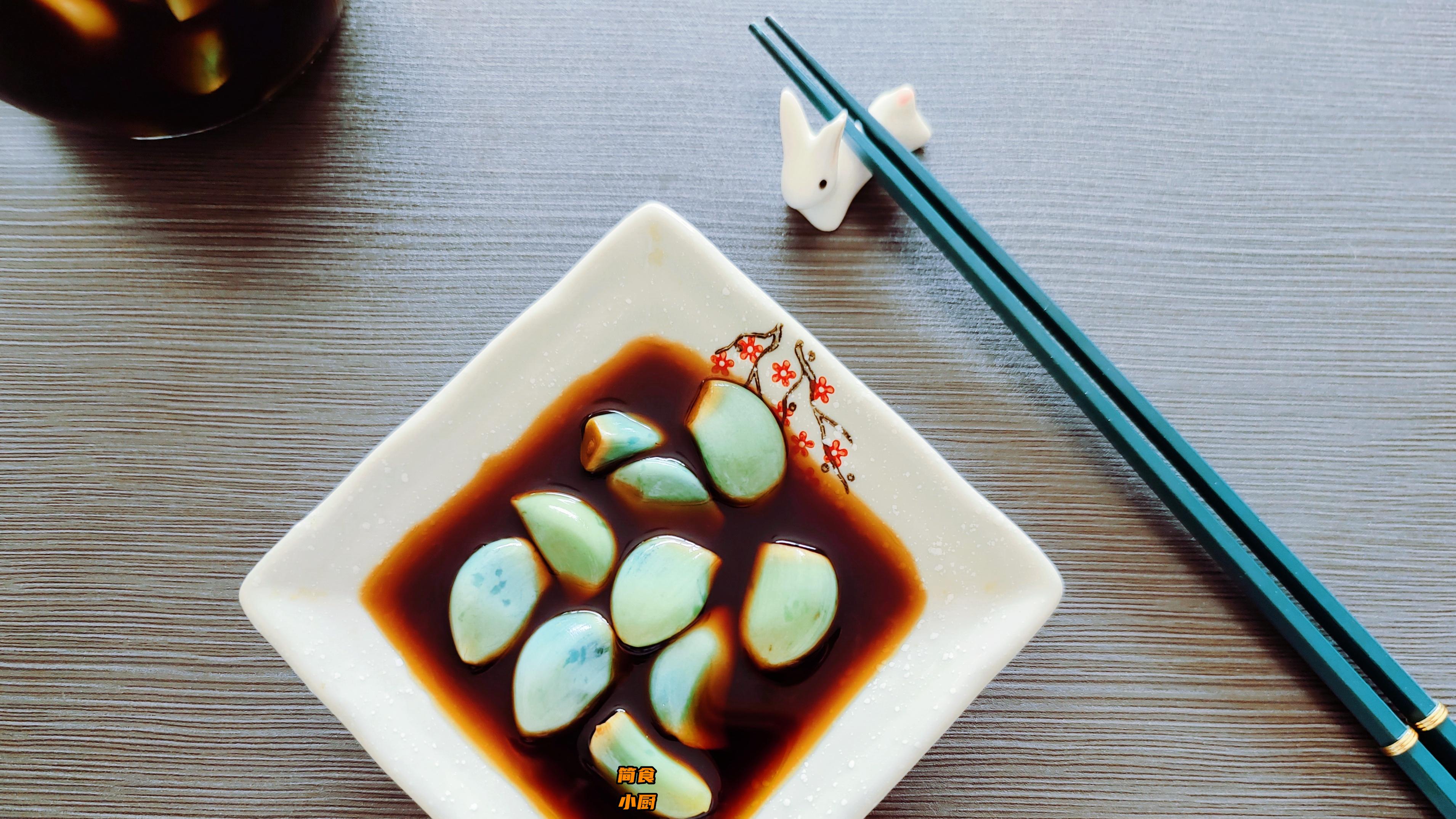 东坡肉|腊八蒜不绿不脆？分享3个小技巧，蒜瓣碧绿，酸中带甜甜中带辣