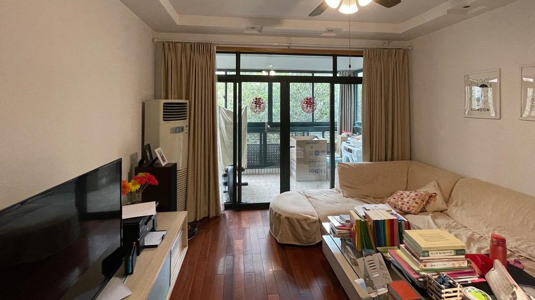 上海40岁姐姐闲不住，重新改造旧屋，坚持“极简穷装”，太好看了