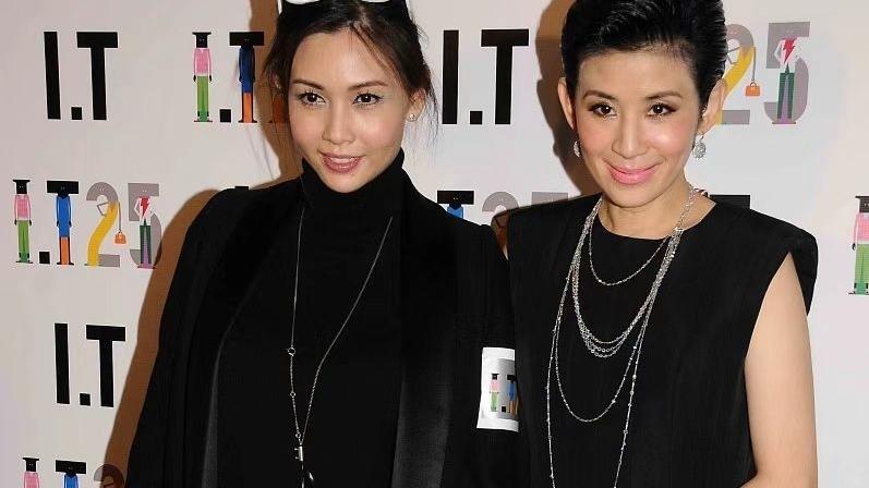 邱淑贞|邱淑贞罕见携夫亮相，颜值冻龄似吃防腐剂，豪门丈夫半秃头像爸