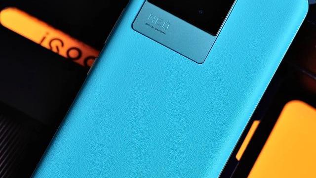 |到目前为止，你用过手感最好，你最满意的手机是哪一部呢？