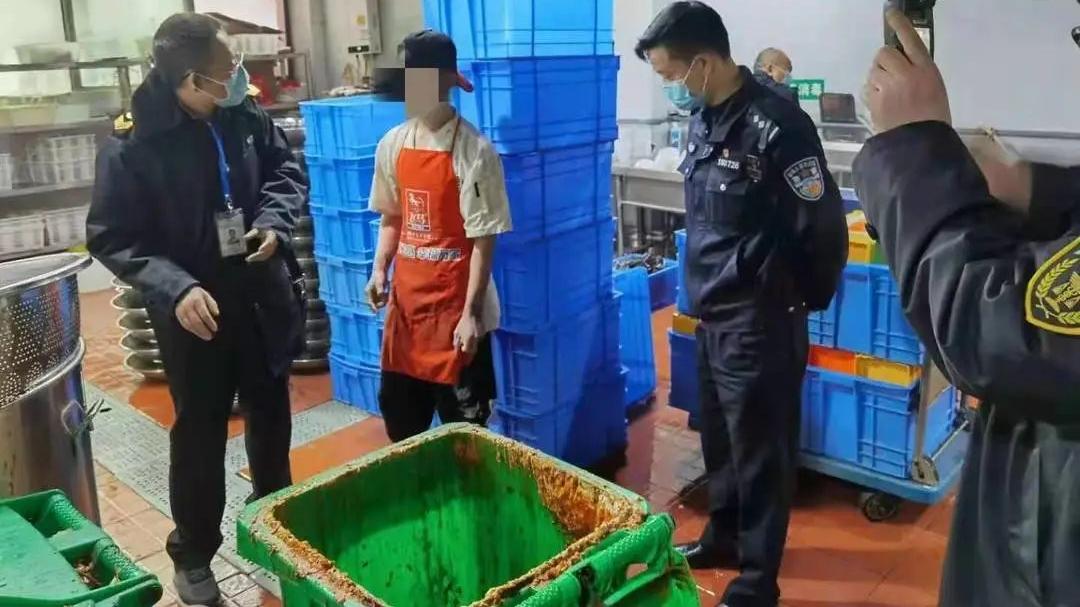 火锅底料|火锅底料使用“地沟油”，2年卖出49837锅…