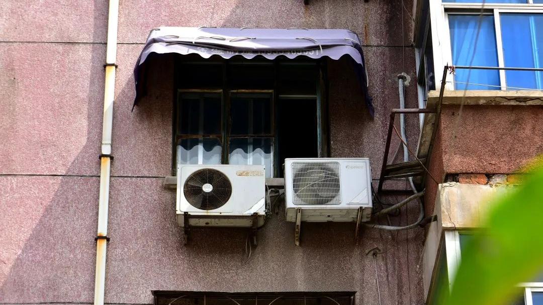 空调|空调外机天天“日晒雨淋”，到底需不需要遮挡？大多数人都做错了
