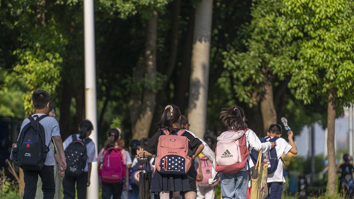 放假通知！湖北大中小学生假期时间重新调整，学生：非常开心