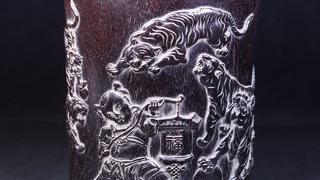 文房|回流：老紫檀木雕“虎虎生威”文房笔筒。