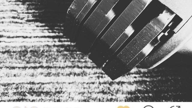 肖战|肖战平台内容再更新，别人撸铁发腹肌，肖战撸铁发铁！