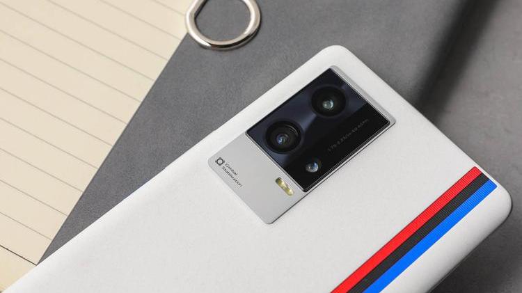 iqoo|买旧不买新，骁龙888 Plus旗舰直降1800元，还有12+256GB存储