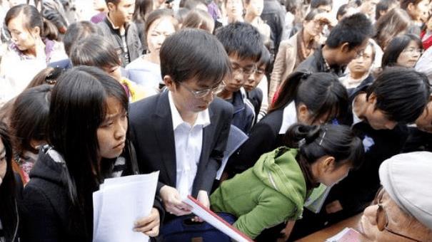 民警|那些月入2万的人，都是什么学历？在校大学生看完后都沉默了