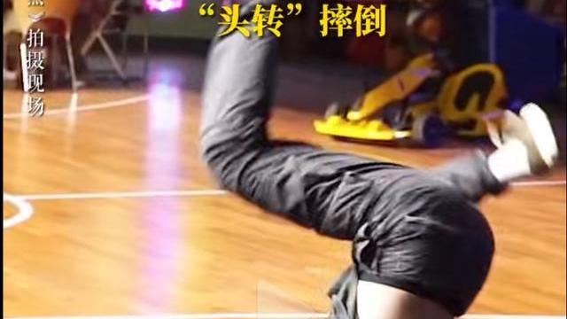 王一博|王一博倒立转头花絮，摔倒数次后依旧坚持，只为呈现真实画面