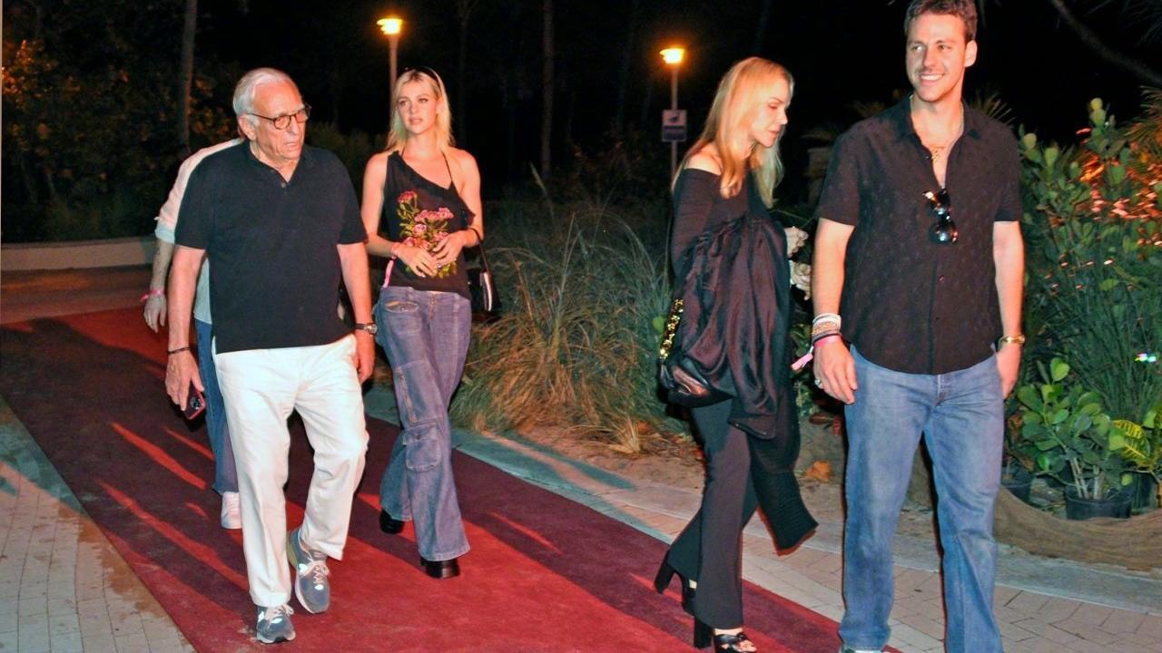 贝克汉姆|贝克汉姆长子回“娘家”！老丈人铺红毯前来迎接