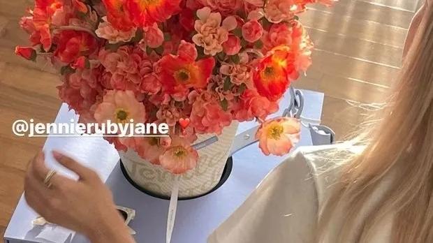 金智妮|aespa集体中断更新bubble？此举为何；JENNIE演艺圈的人脉如何？