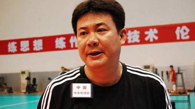 教练|女排招兵买马！亚洲冠军教练惊现训练营，有望代替安家杰成二把手
