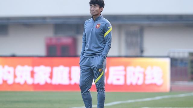 安东尼奥·卡萨诺|中超转会：郑智下家曝光，奥斯卡拒绝前海港主帅的邀请