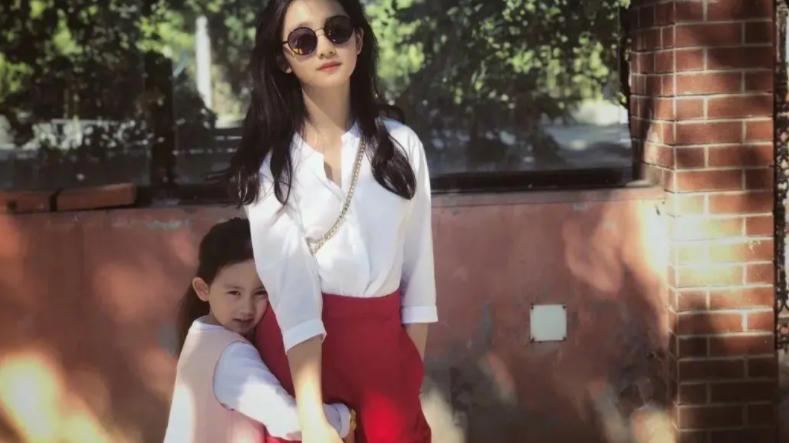 伊一|黄多多因一句话被黑，伊一上场就被质疑，柳岩参加跑男全程孤立！