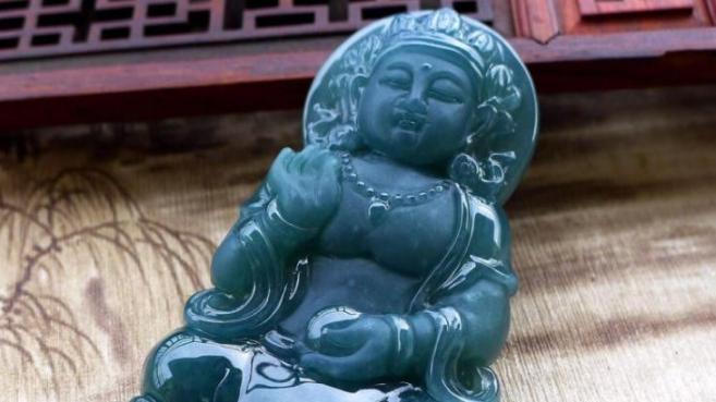 翡翠|危料当成老蓝水粉粹售卖，两者区别太大，不要受骗了还在沾沾自喜