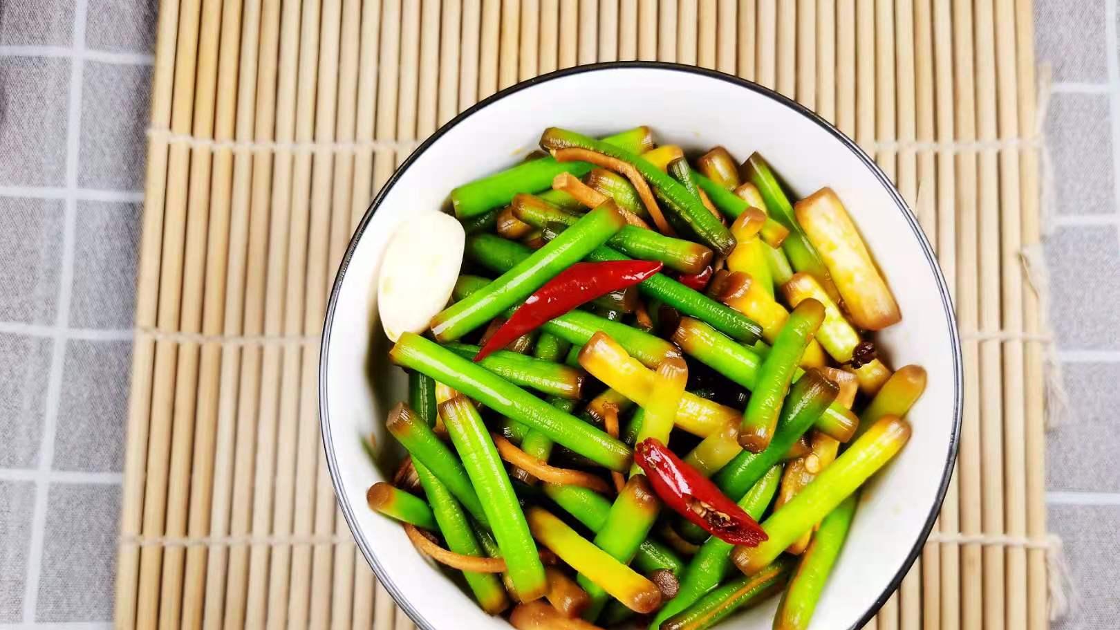 蒜苔|现在蒜苔正当季，分享6种做法，照着做享口福，一顿一盘不重样