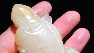 和田玉籽料|清 和田玉籽料白玉 胡人戏狮 摆件 把件