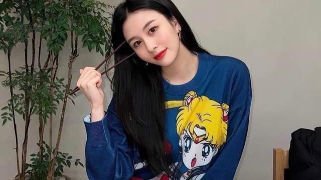 |邱淑贞女儿晒照大秀丰满身材！已低调改名，被曝将在韩国出道