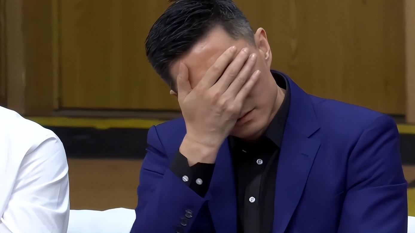 广东男篮|弹尽粮绝！周鹏上担架送院治疗，宏远锋线连伤5人，朱芳雨，别刷手机了