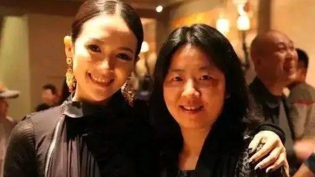 赵祯|女书法家许静，张艺谋御用书法家，多次写电影名，她书法有多好？