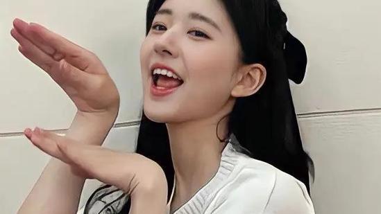 赵露思|赵露思圆上星梦，与关晓彤合作的剧被央视收入囊中，角色有年代感