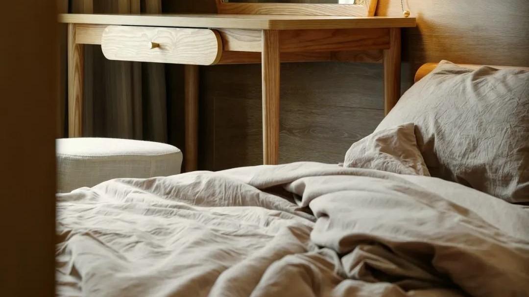 小户型打造多功能客厅！办公休闲用餐，1㎡也不浪费