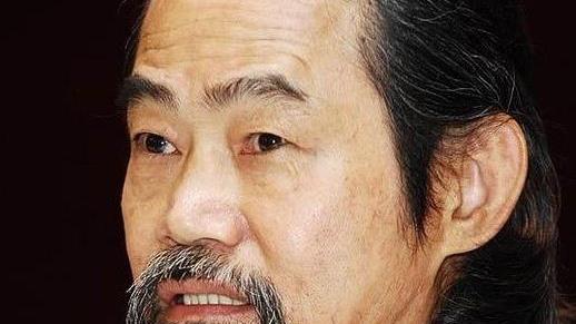 元华|元华：功夫片中的“最佳反派”，演技不输周星驰，却做了一生配角