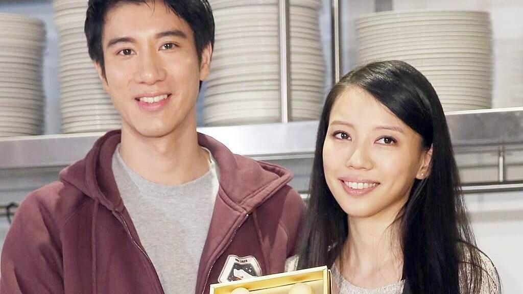 王力宏|王力宏时隔2个多月最新发声，给粉丝留言：我们手牵手一起度过