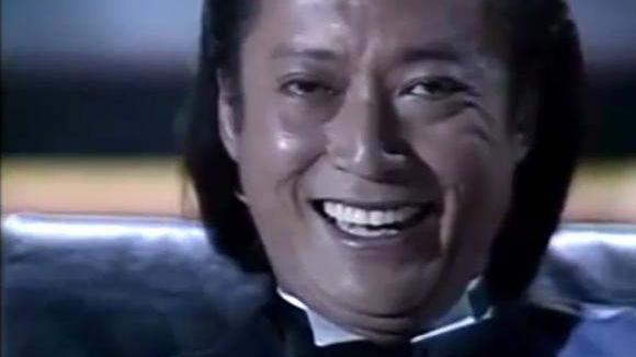 方刚|老戏骨方刚定居内地太潇洒，牵狗与好友聚餐，拒让孙子到香港上学