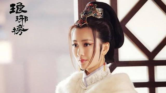 王鸥|王鸥：被亲妈嫌弃34年，深陷“剧本门”中，她是怎么熬到今天的？