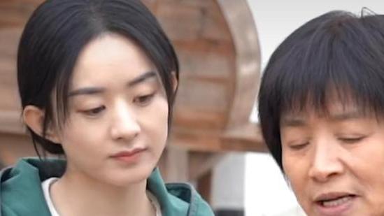 郭麒麟|《幸福到万家》花絮曝光，赵丽颖为演好角色学织毛衣，获网友大赞