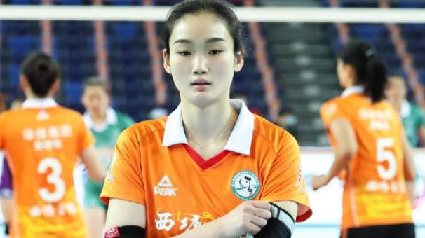 女排|女排副攻新星改变风格，呆萌小妹变御姐，进国家队要付出更多汗水