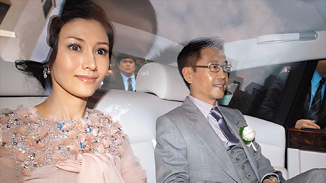 许晋亨|放弃香港女首富何超琼，娶港姐李嘉欣，许晋亨如今才60岁已拄拐杖