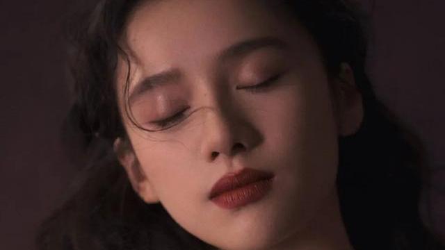 漫威|张婧仪身穿碎花裙超靓丽！肤白貌美足够明艳动人