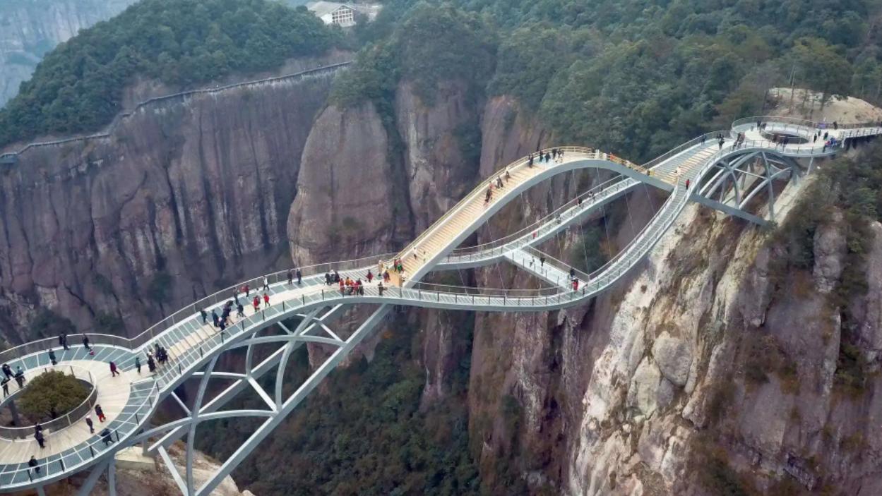 神仙居|百米峡谷之巅架起一座凌空螺旋桥，宛如一柄“玉如意”，直呼厉害