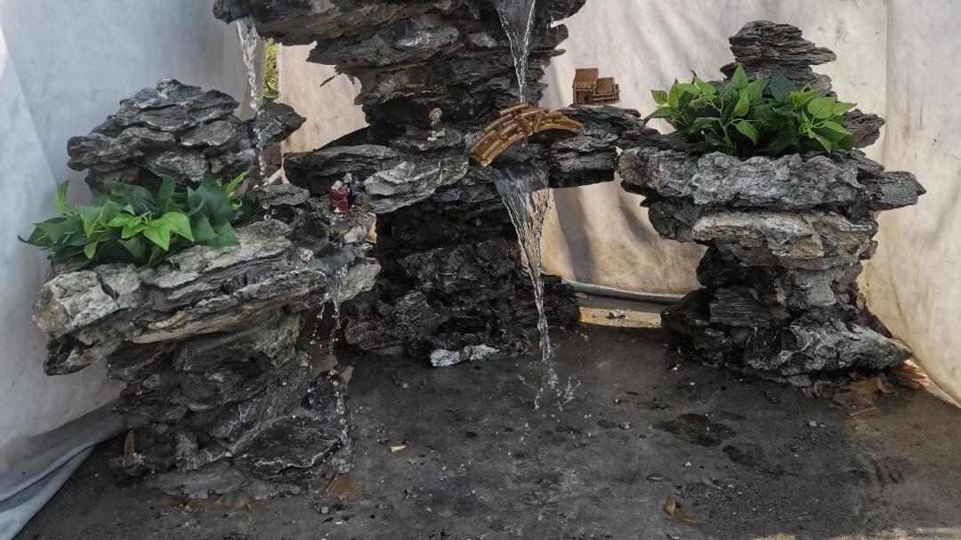 英石假山造景于别墅景区风景设计