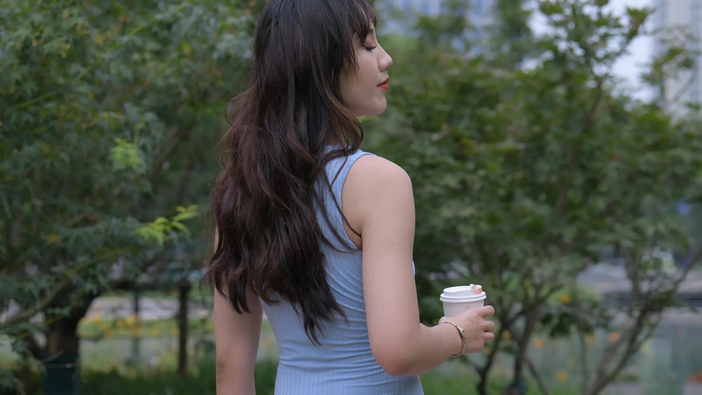 郑乃馨|走在时光的路上，喜怒哀乐，簇拥着沿途风景