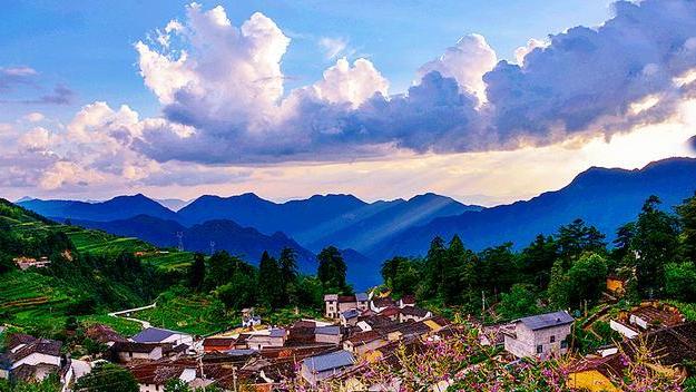 梯田|浙江一个高海拔的小镇，竟还藏个少有人识的百年梨花村！美极了！